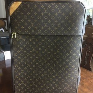 Louis Vuitton Pegase 65 Roller Luggage Carry On